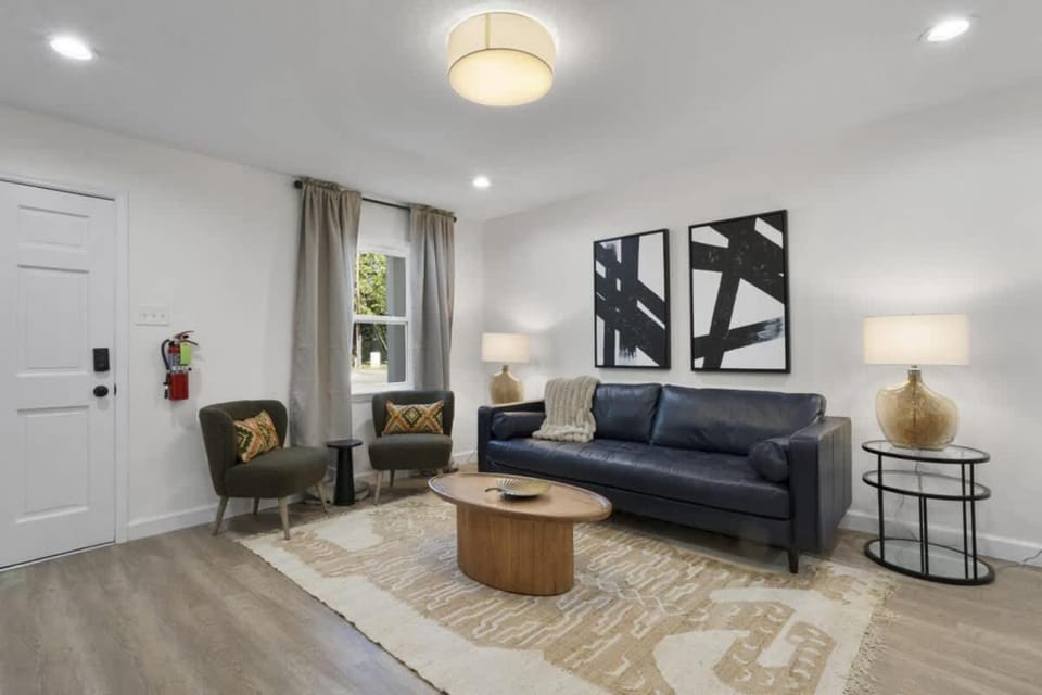 Living room, Seating area