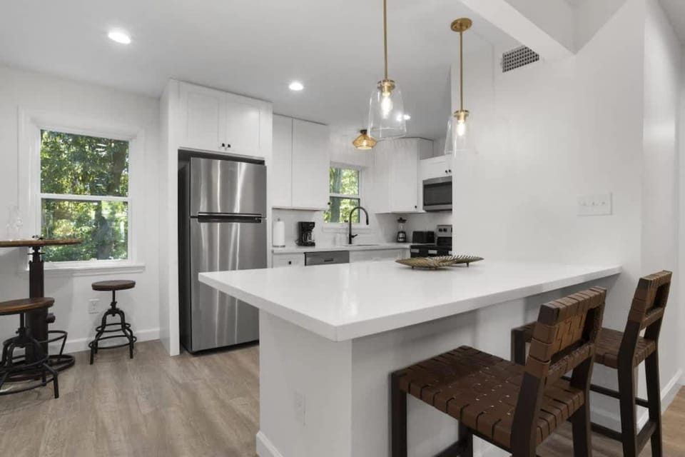 Kitchen or kitchenette, oven, kitchen