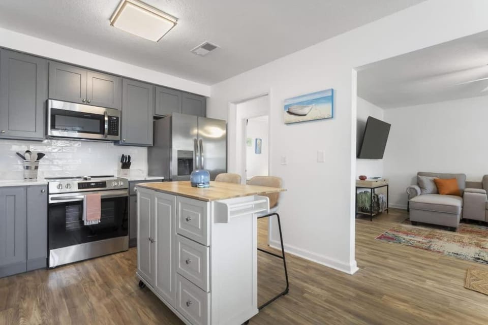 Kitchen or kitchenette, kitchen