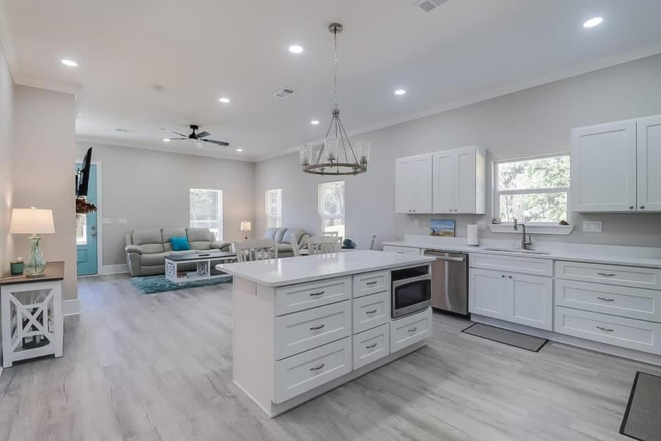 Kitchen or kitchenette, Living room, Seating area