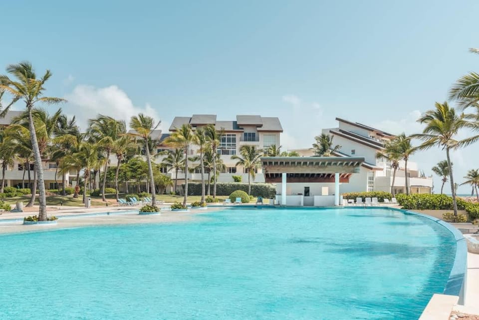 Apt with 2br-beachfront private pool in Sotogrande Apartment in Punta Cana