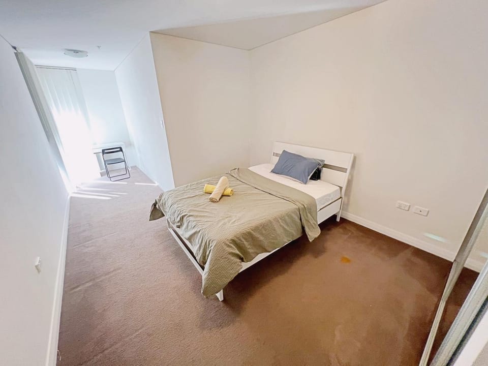 A spacious two bedroom apartment with available parking space Apartment in Mascot