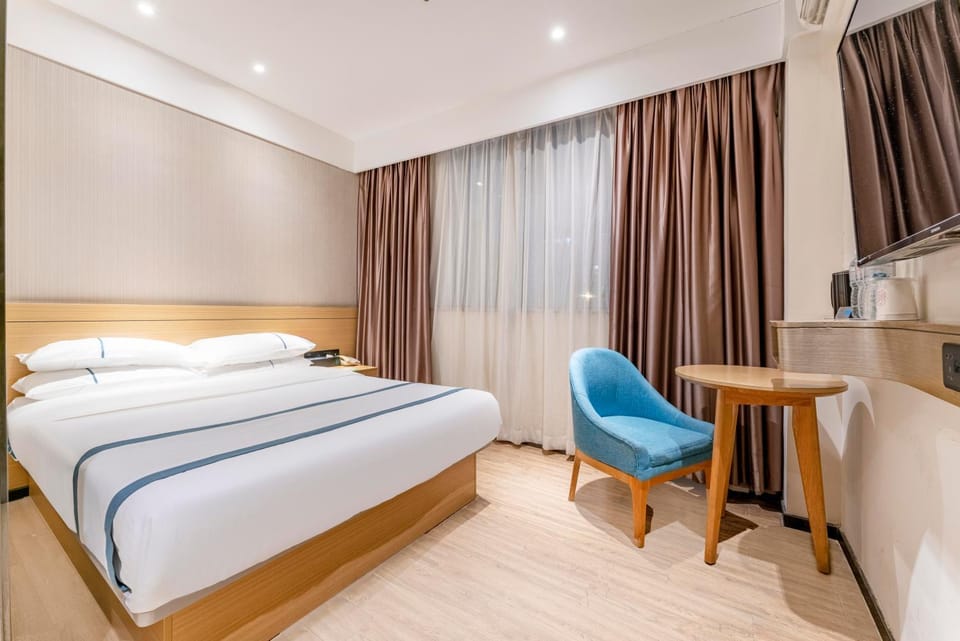 Bed, Photo of the whole room, Bedroom