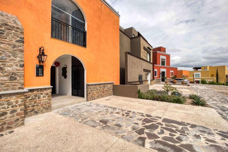 Villa 4BR en SMA, descubre la ciudad como un local House in San Miguel de Allende