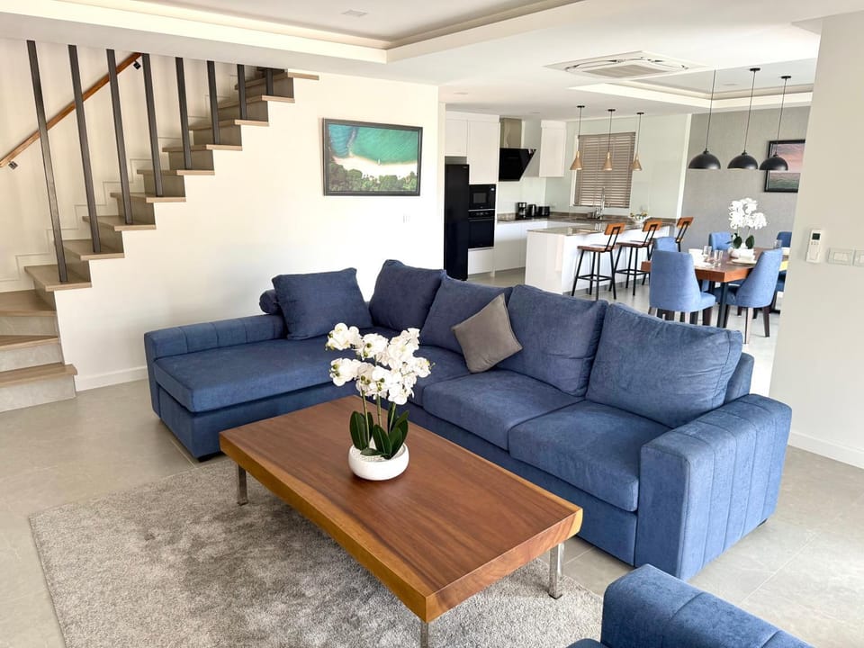 Zensiri Luxury 3BR Pool Villa Prime Midtown Villa in Pattaya City