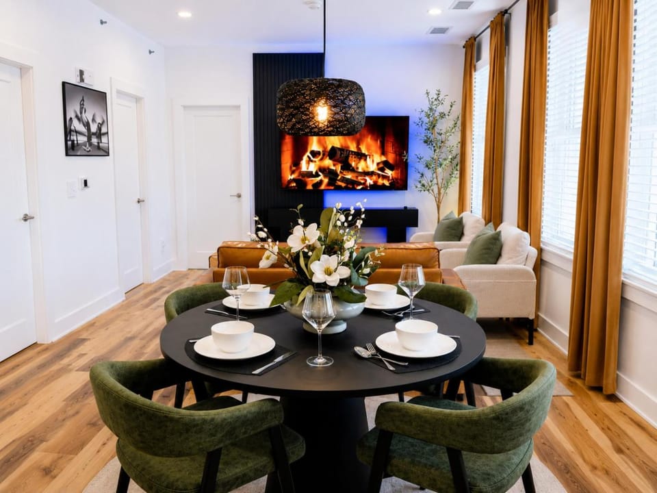 TV and multimedia, Seating area, Dining area