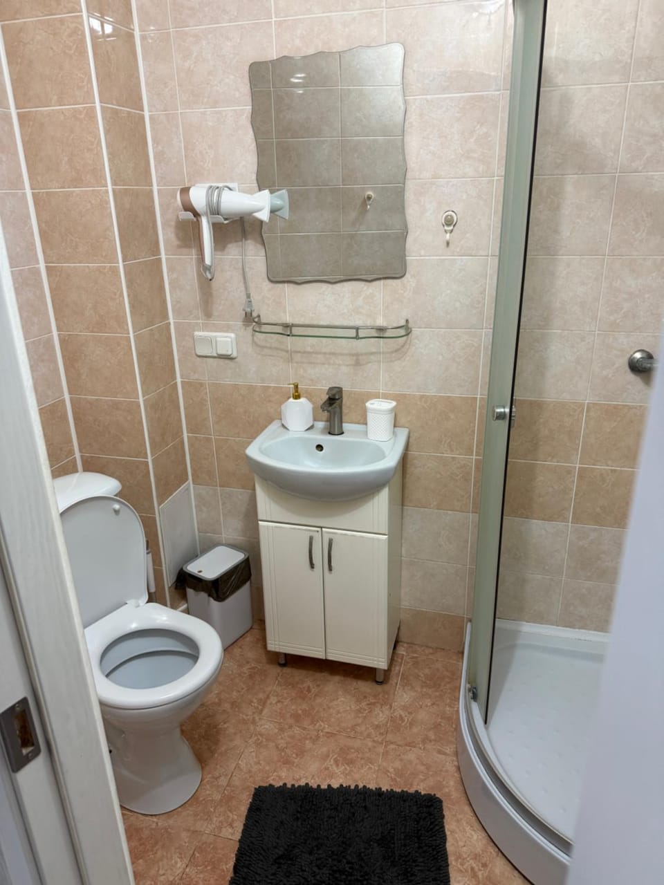 AeroHome 24 ! Внимание !!! Только дневное размещение !!! Заселение с 8 00 утра и выселение до 19 00 вечера!!! Apartment in Chișinău