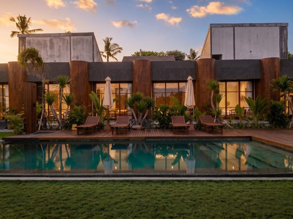 Property building, Day, Garden, Garden view, Pool view, Swimming pool
