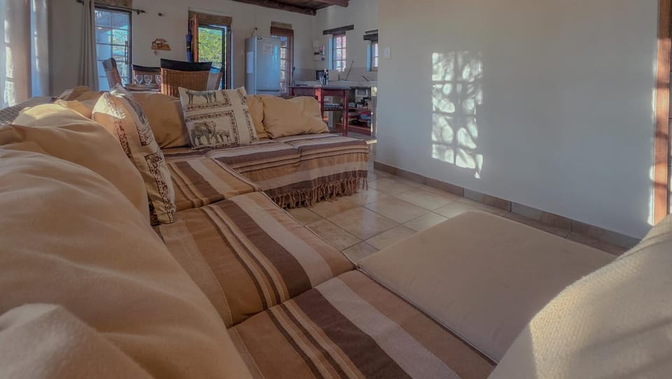 Kitchen or kitchenette, Living room, Seating area
