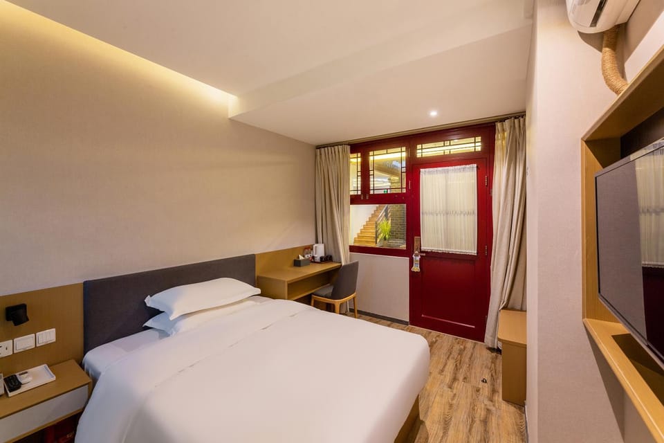 Bed, Photo of the whole room