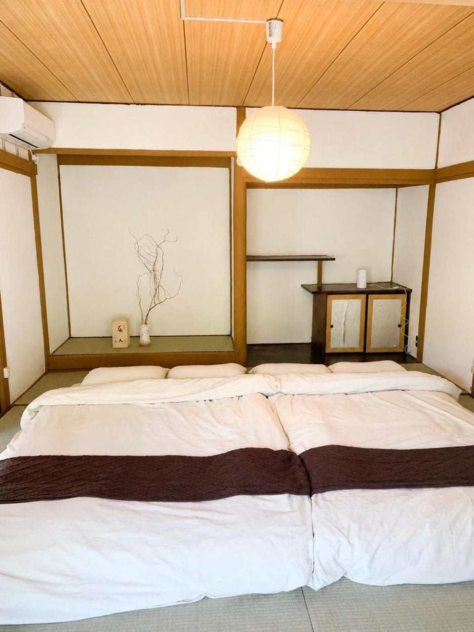 Bedroom, air conditioner