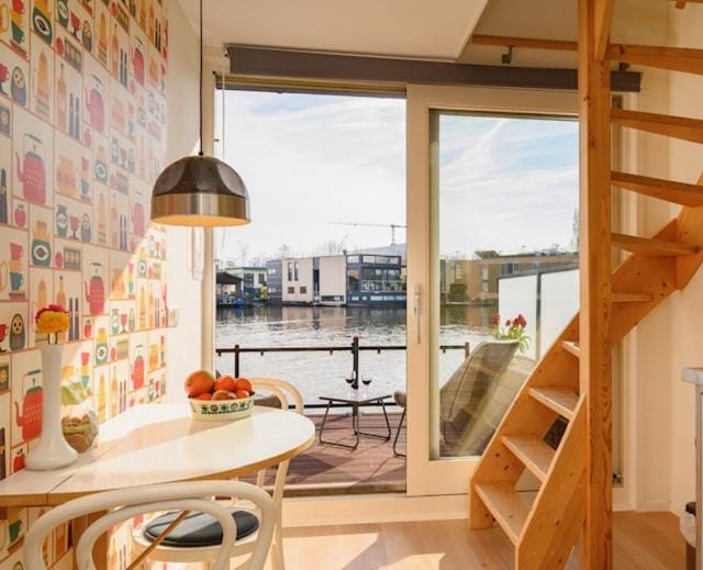 Houseboat studio with canalview and free bikes Docked boat in Amsterdam