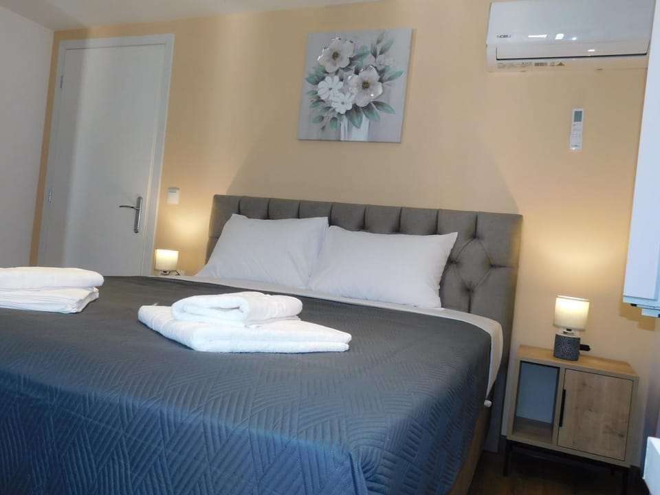 Photo of the whole room, Bedroom, towels, air conditioner