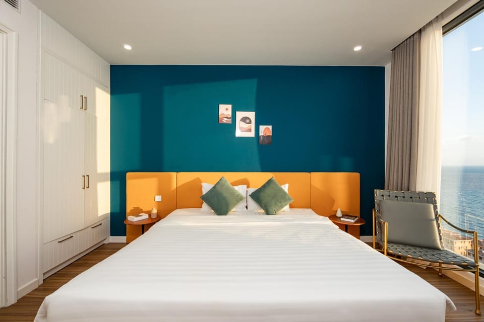 Photo of the whole room, Seating area, Bedroom