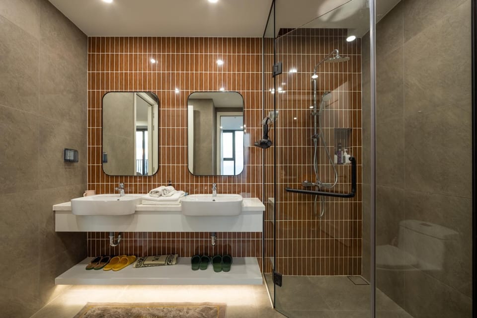 Shower, towels