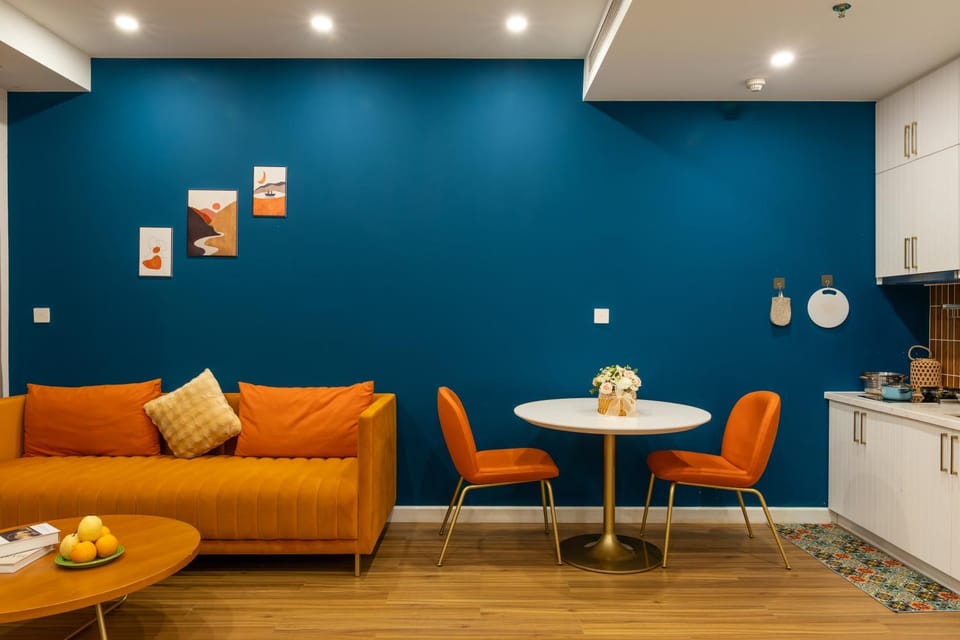 Kitchen or kitchenette, Living room, Seating area, Dining area