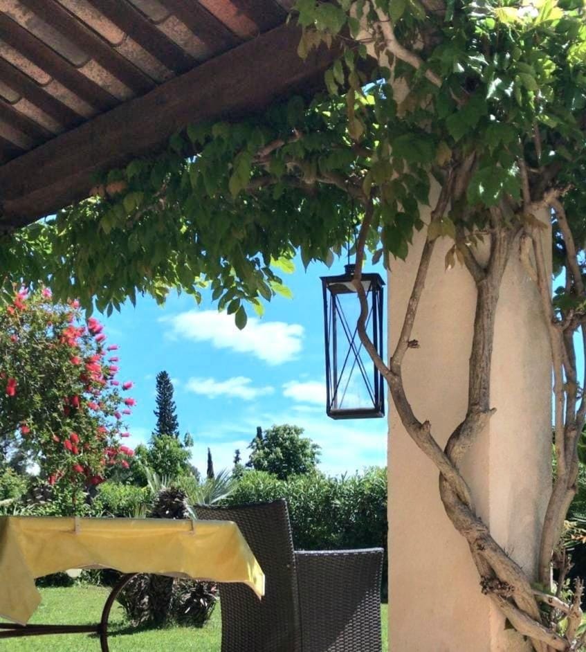 Villa d' Antibes avec piscine dans Residence House in Antibes