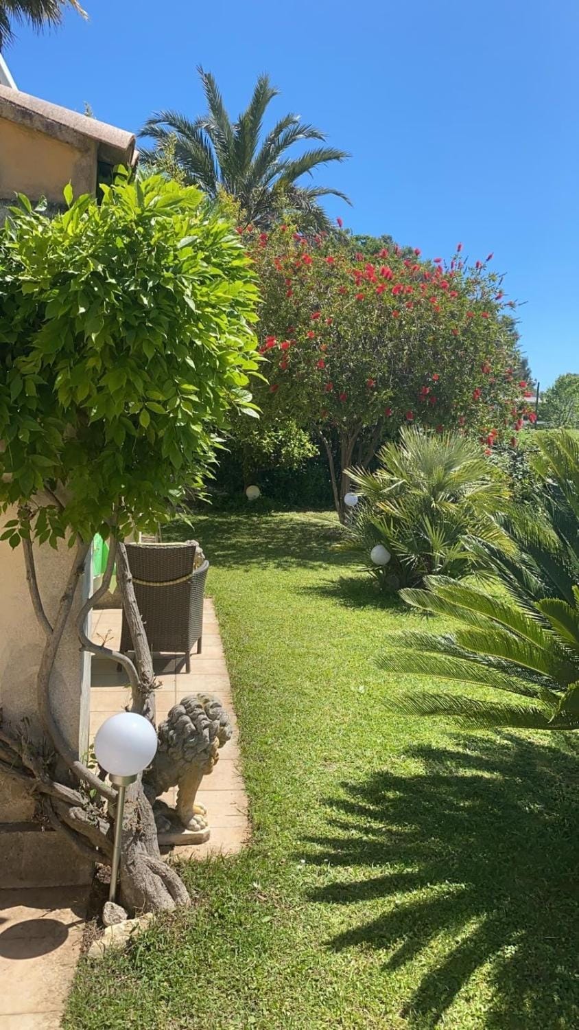 Villa d' Antibes avec piscine dans Residence House in Antibes