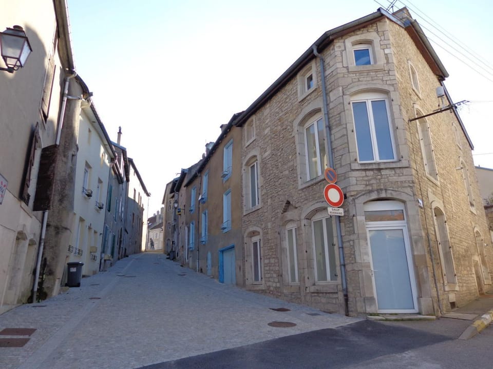 Property building, Quiet street view
