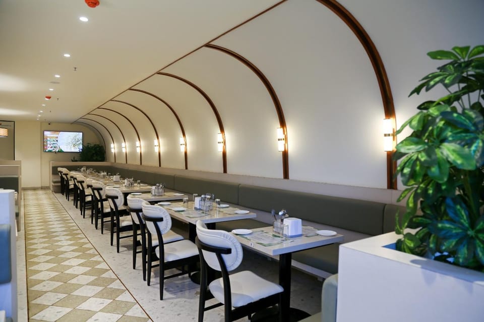 Restaurant/places to eat, Seating area