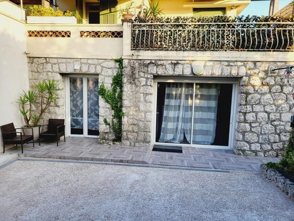 Monaco-plages 20min Rez de villa indépendant 60m2 jardin clim réversible parking privé wifi House in 06340 La Trinité, France