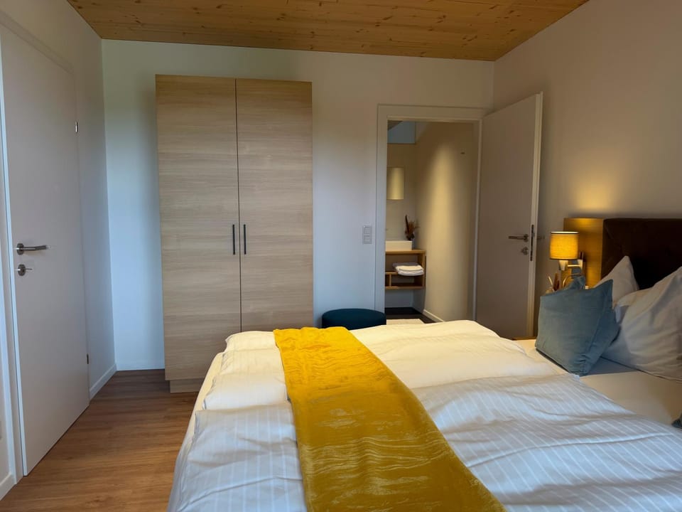 Bedroom, Bath
