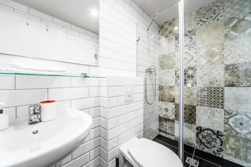 Shower, Toilet, Bathroom