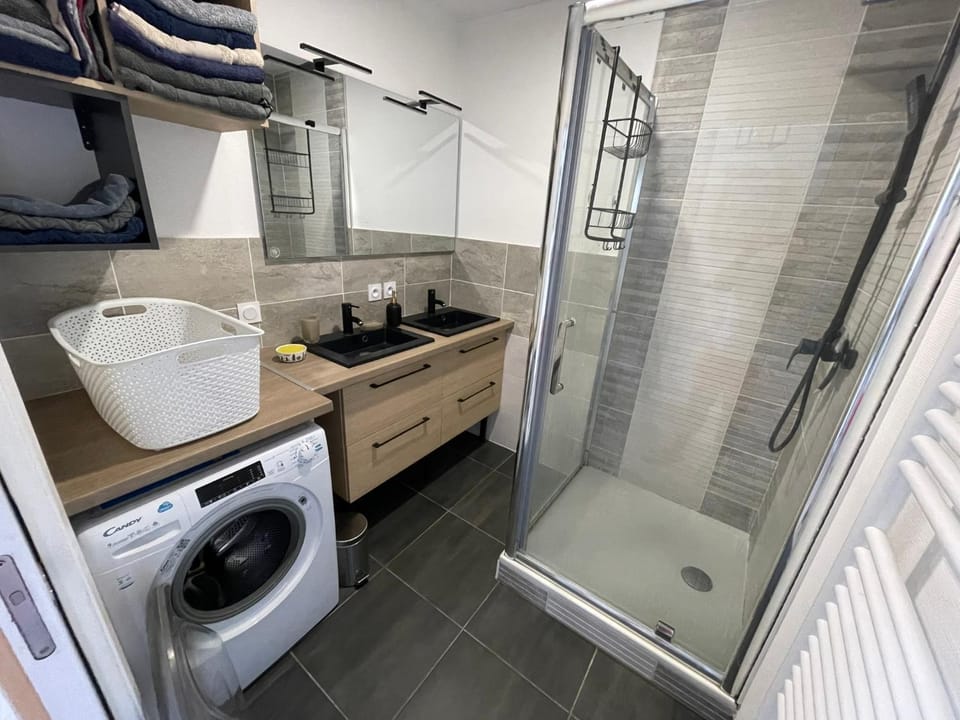 Shower, towels, washing machine, dryer