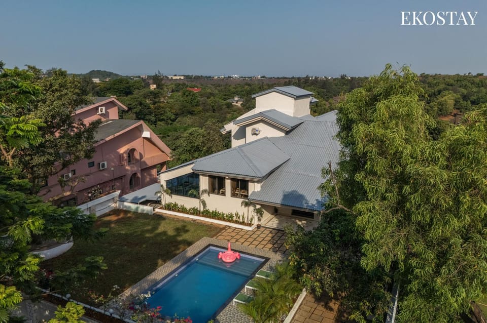 Property building, Day, Bird's eye view, Pool view, Swimming pool