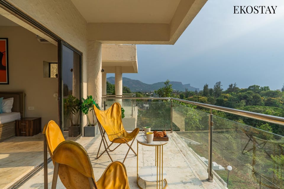 Property building, Patio, Day, Natural landscape, View (from property/room), Balcony/Terrace, Seating area, Mountain view