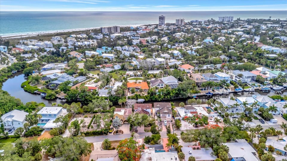 Canal-Front Sleeps 10 Pool Spa & Private Dock House in Siesta Beach