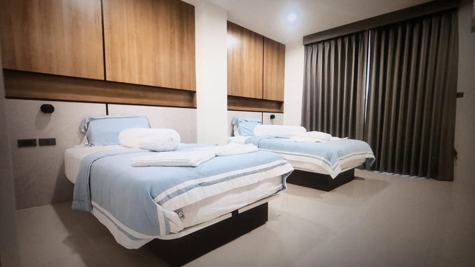 Bed, Guests, Garden view