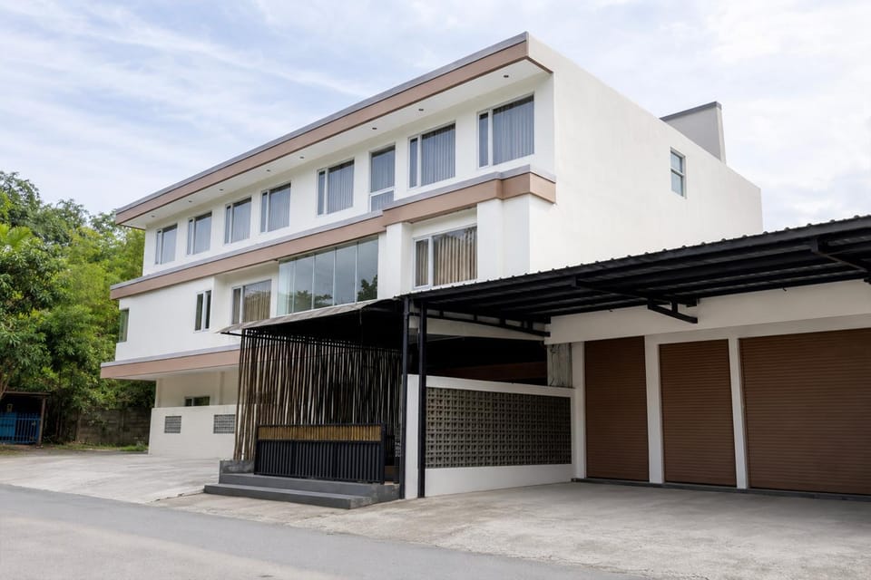 Property building, Facade/entrance