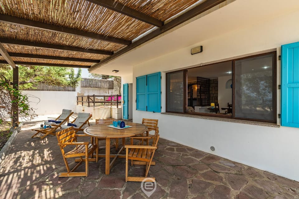 Estay - Casa Sottotorre Beachfront Villa in Calasetta