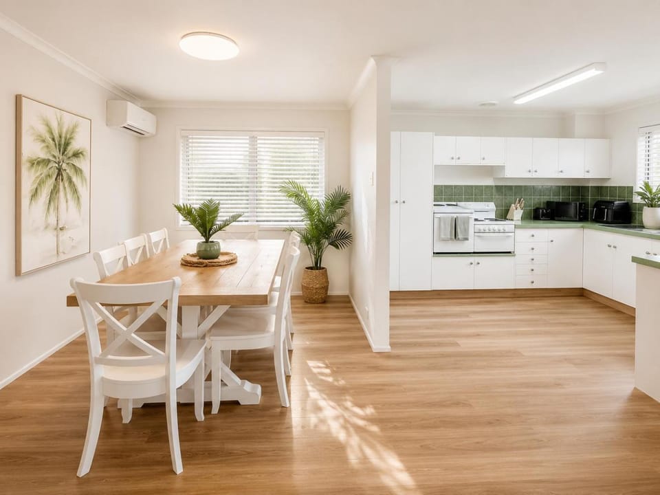 3BR Broadwater Paradise - Canal Views and Beaches Apartment in South Stradbroke