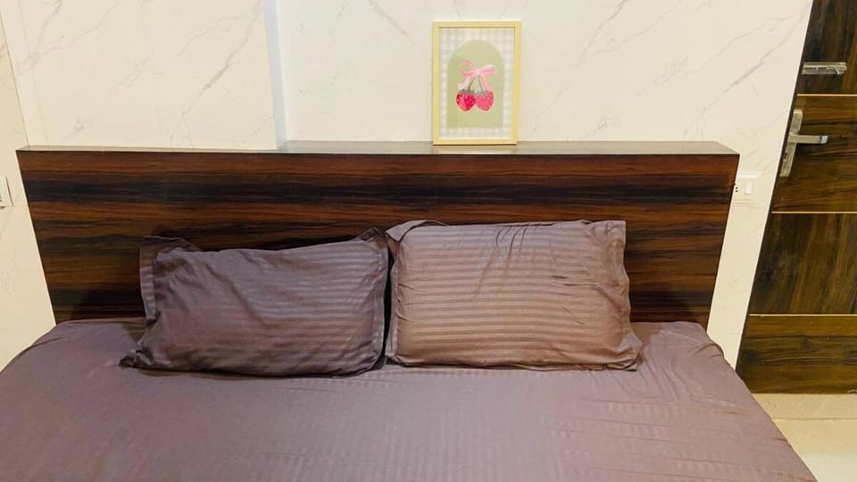 Aesthetic Retreat near Iskcon Foreigners Long Stay Apartment in Uttar Pradesh