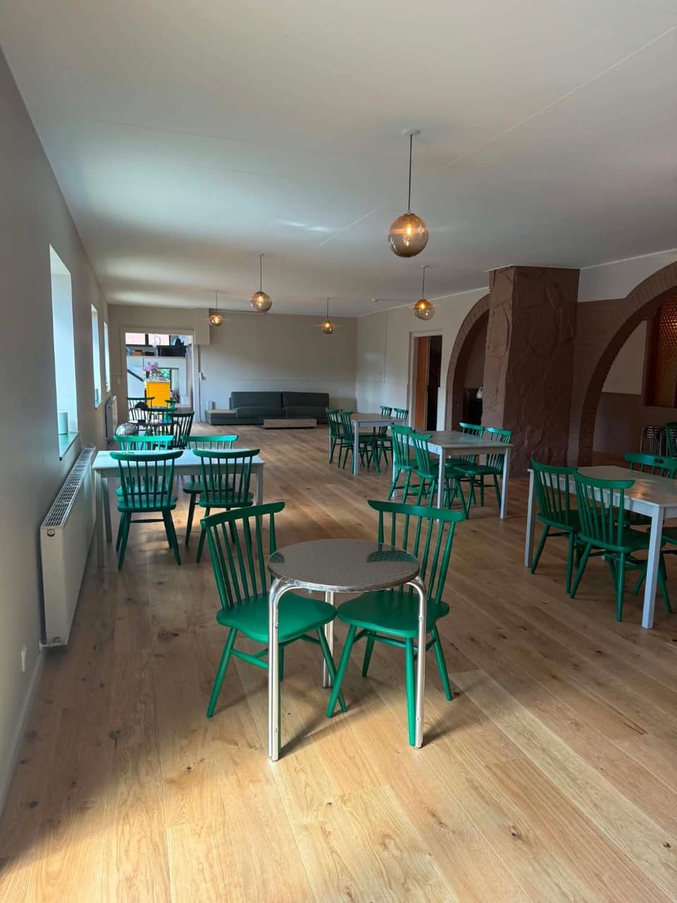 Restaurant/places to eat, Seating area