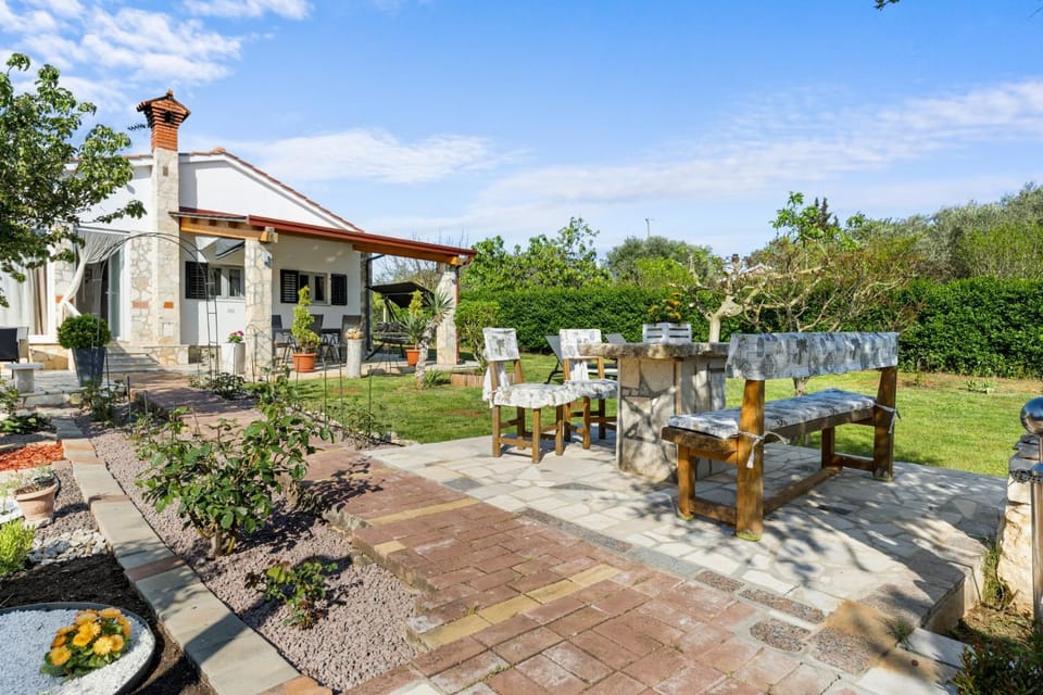 Holiday Home Eli with Direct Access to the Sea - by Istrabook Villa in Banjole