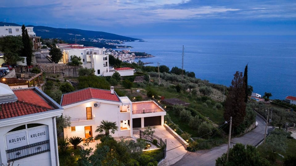 Property building, Natural landscape, Bird's eye view, Sea view