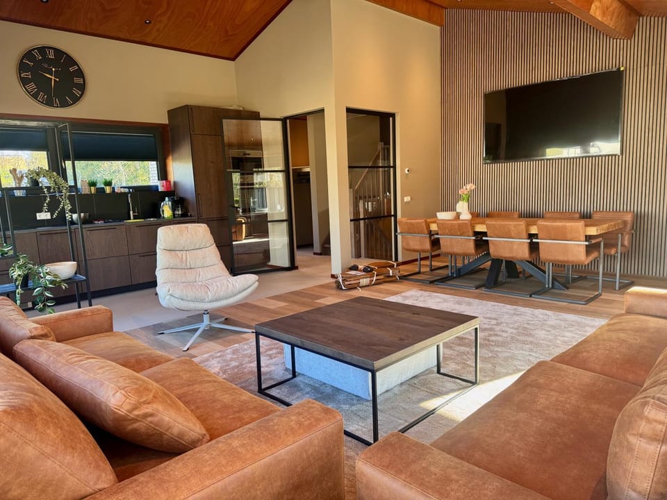 TV and multimedia, Kitchen or kitchenette, Living room