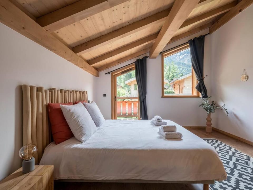 Chalet Marshall - Private Sauna - BBQ - 6 Minutes from Chamonix - By Cozee Rentals Chalet in Les Houches