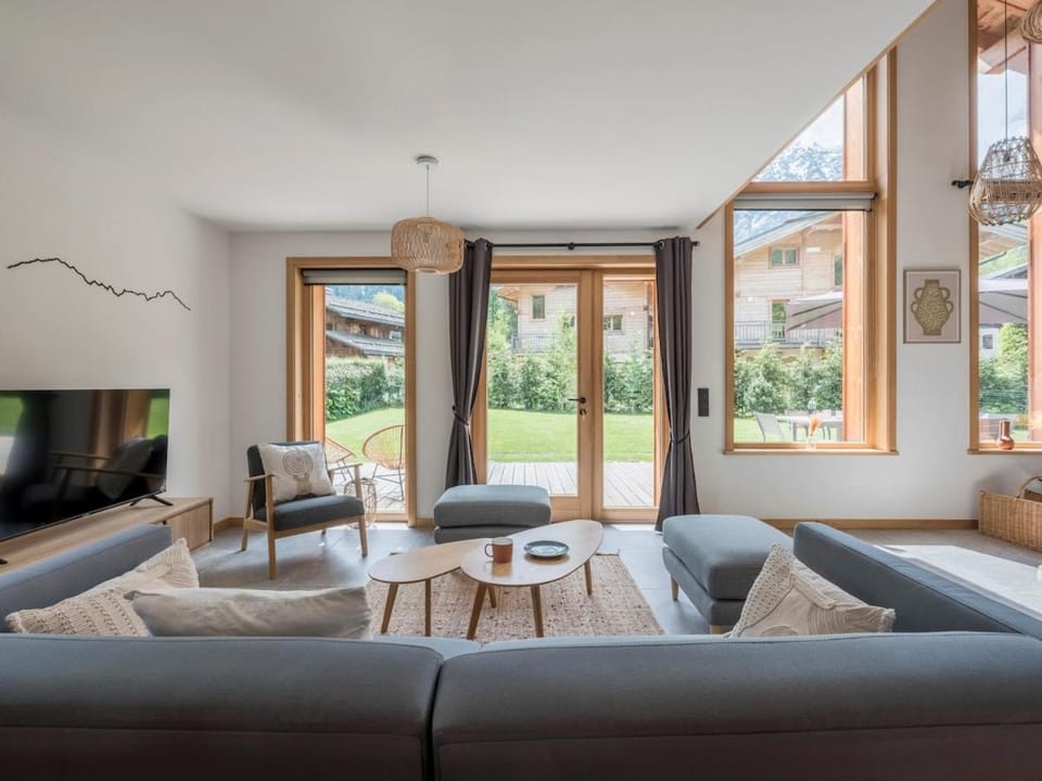 Chalet Marshall - Private Sauna - BBQ - 6 Minutes from Chamonix - By Cozee Rentals Chalet in Les Houches