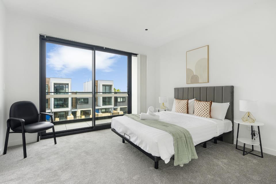 Stylish Brand New 3-Level 3BR Home & Sleeps 10 House in Sydney