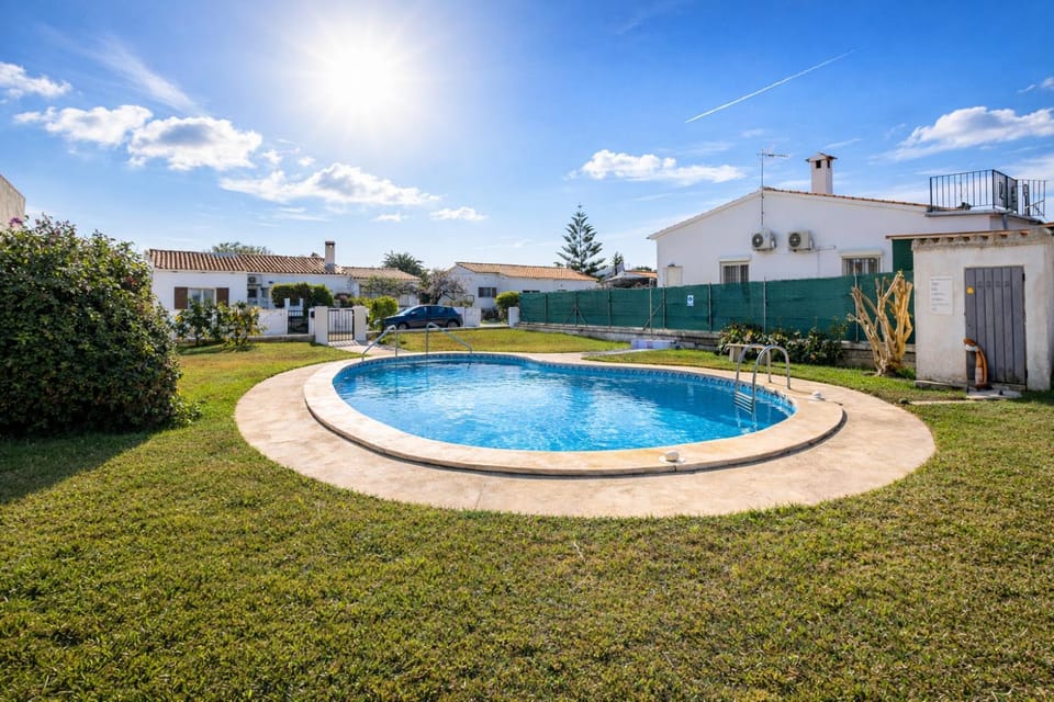 Day, Swimming pool