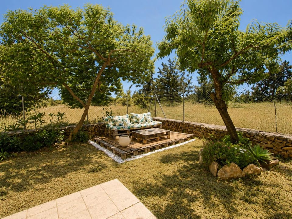 Off site, Garden