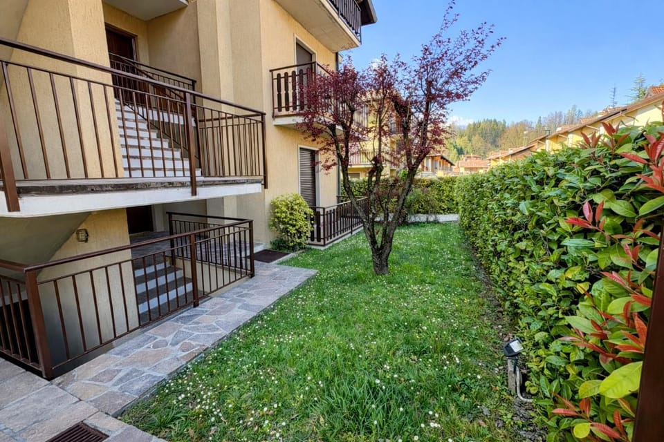 Property building, Spring, Day, Natural landscape, Garden, Garden view