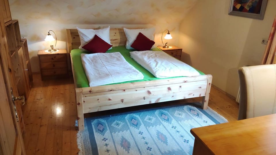 Photo of the whole room, Bedroom
