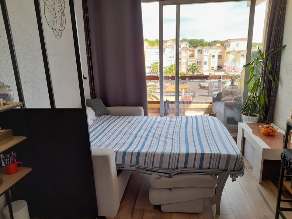 Studio tout équipé vue Marina de Gruissan avec piscine Apartment in Gruissan