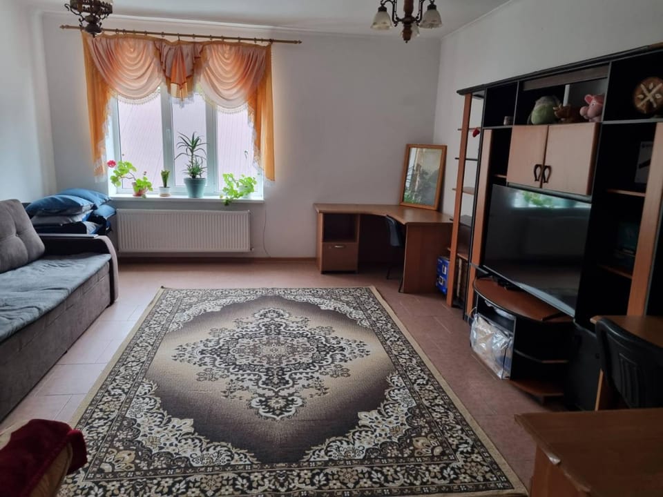 Communal lounge/ TV room, TV and multimedia, Living room, Seating area, Evening entertainment