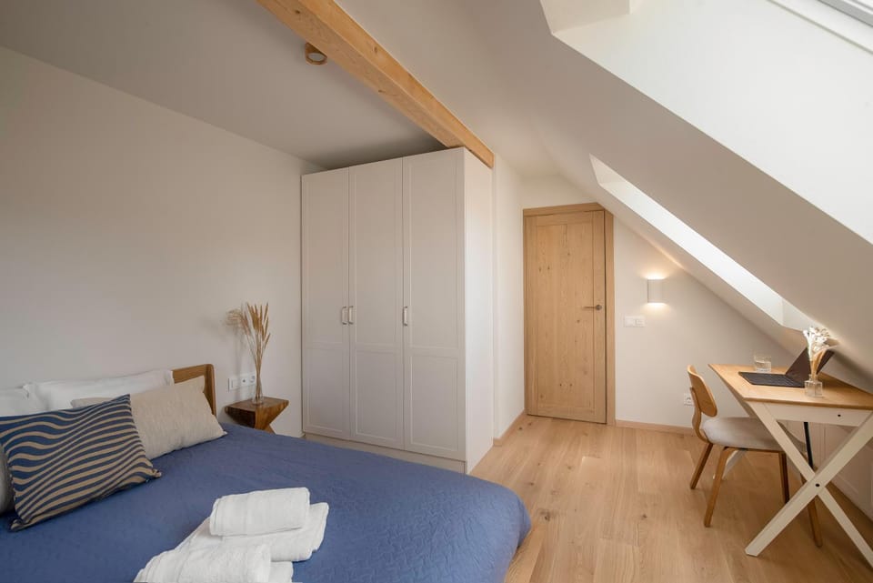 Bed, Photo of the whole room, Bedroom, towels, wardrobe